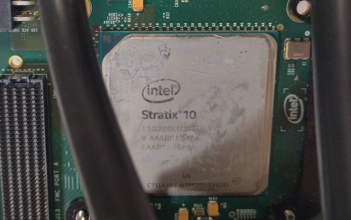 Intel Stratix 10 GX FPGA Development Kitの画像6