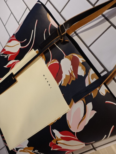 * Marni MARNI большая сумка цветочный принт 21AW обычная цена примерно 60000 иен 