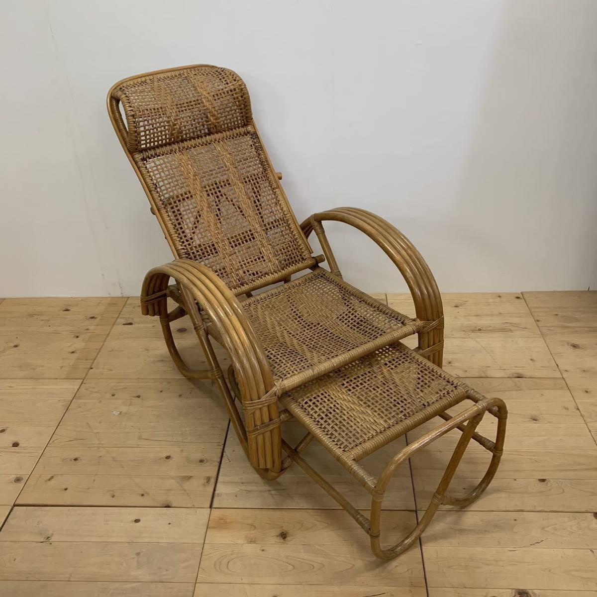 ラタン　リクライニングチェア　リクライナー　座椅子　ソファー　アンティーク アームチェア 籐家具