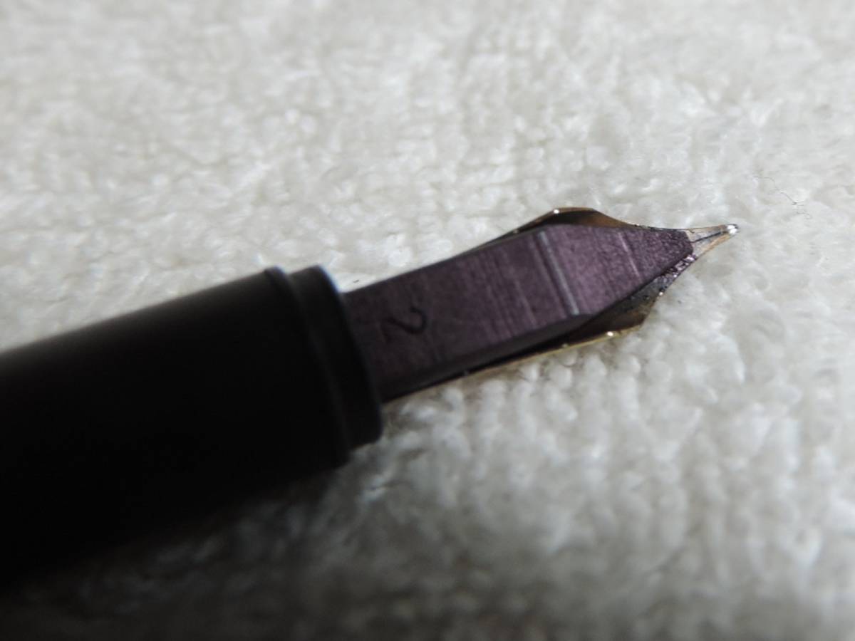 金属軸・ドイツ製・美品軸・ ダンヒル万年筆・ペン先F 金14K(585 金属軸・ドイツ製・美品軸・ ダンヒル万年筆・ペン先F 金14K(585