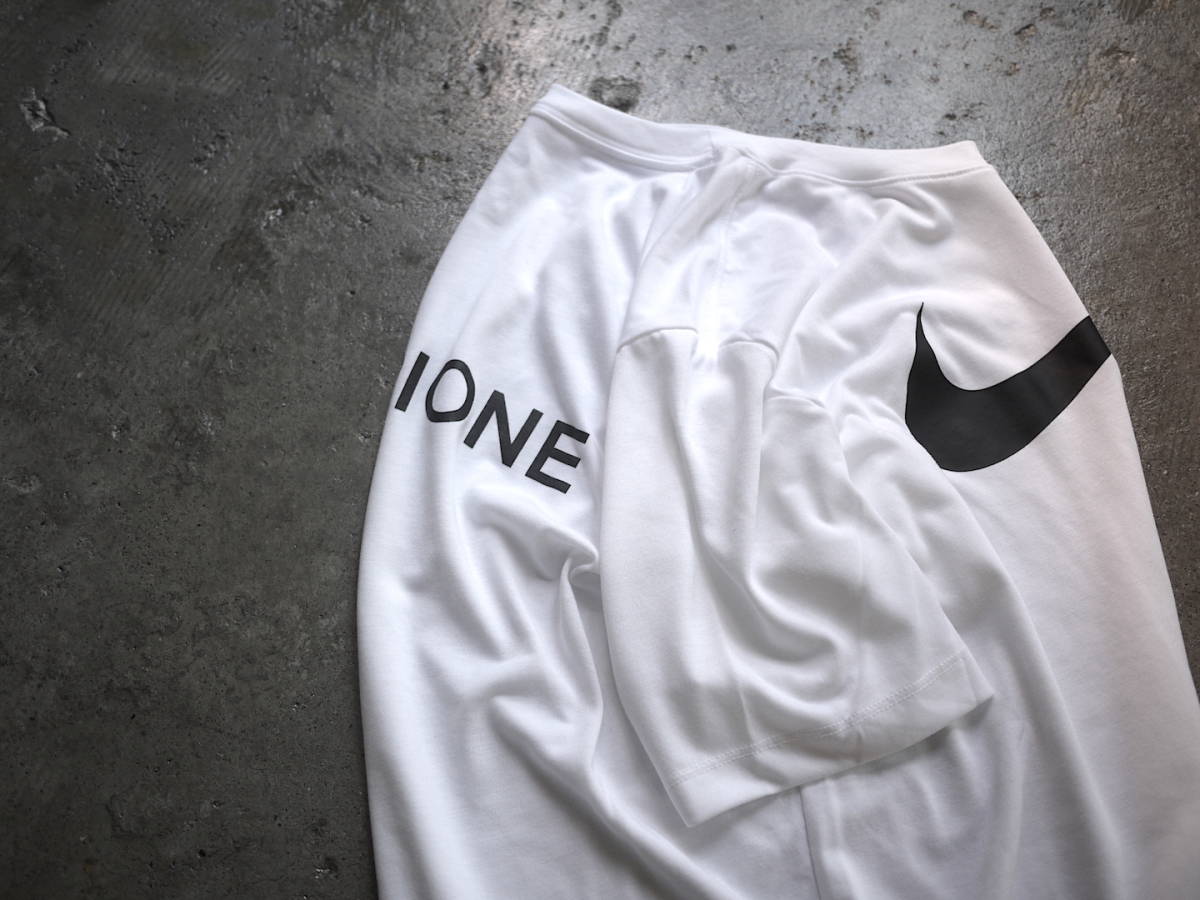 23ss 極少入荷 NY限定 M NIKE Dri-fit Swoosh T-Shirts WHITE ''CAMPIONE''with BLK Shield Label /NEW YORK