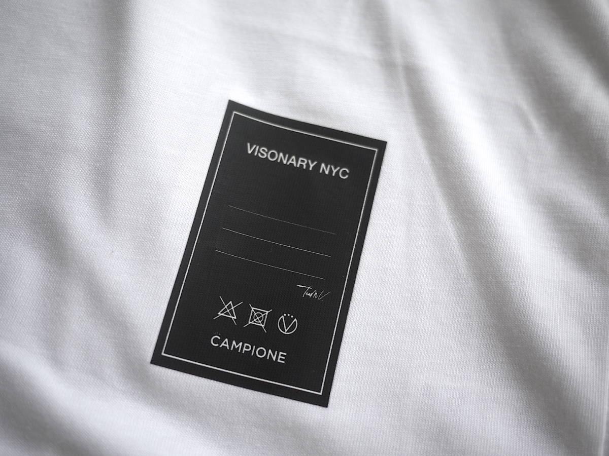 23ss 極少入荷 NY限定 L NIKE Dri-fit Swoosh T-Shirts WHITE ''CAMPIONE''with BLK Shield Label /NEW YORK_画像3