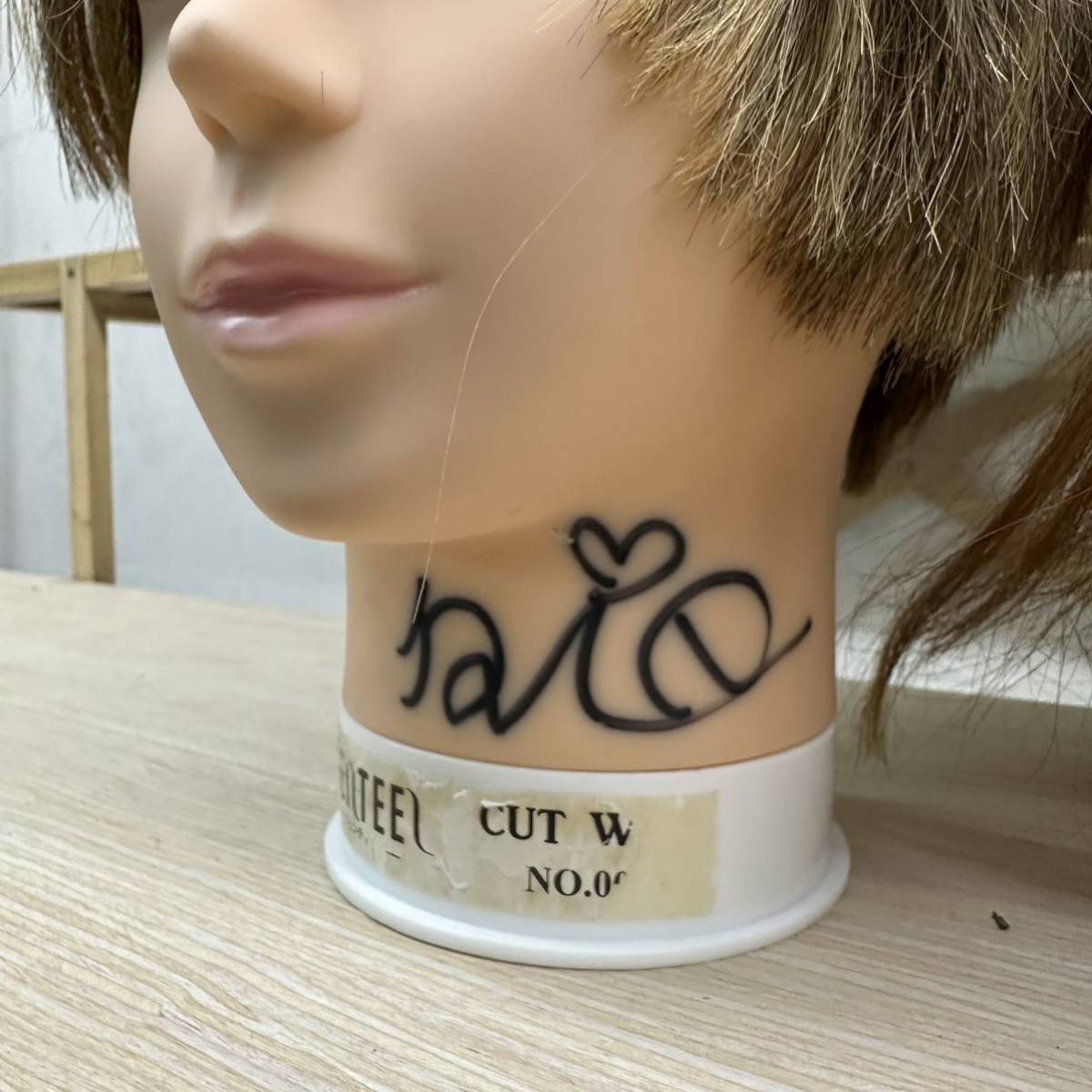 1 カットウィッグ マネキン ウィッグ 美容師 美容学生 練習用 8体 セット売り ヘアーマネキン サロン用品 理容師