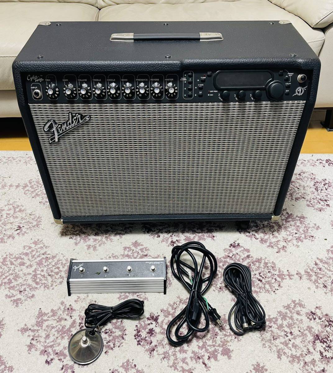 Fender Cyber Twin PR393 モデリングアンプ