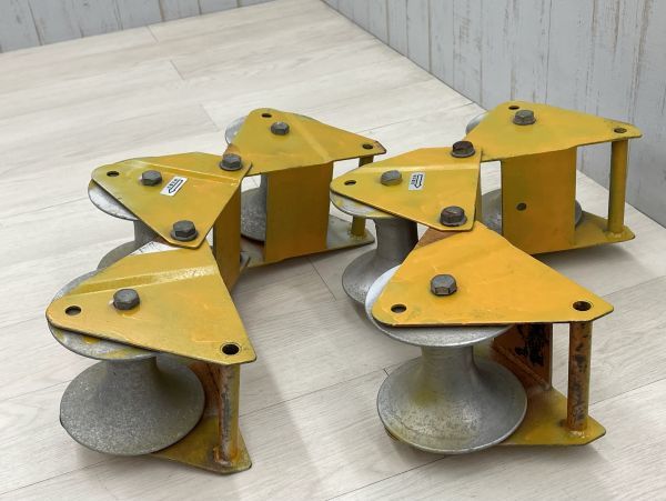 イクラ 三連コロ ISS-3600 育良精機製作所 ハンドホール入線等 イクラ 三連コロ ISS-3600 育良精機製作所 ハンドホール入線等