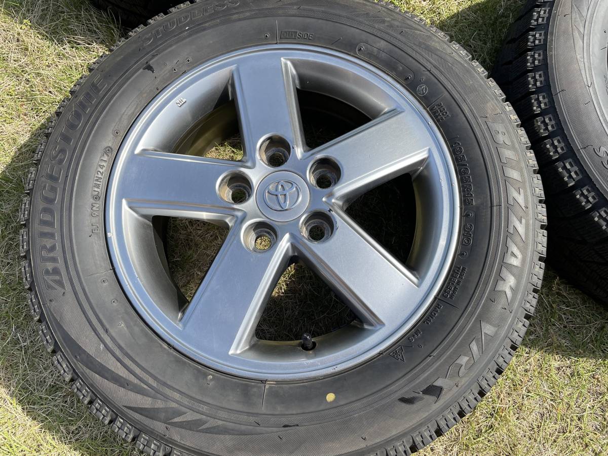 トヨタ純正（TOYOTA） 60系 VOXY 煌き純正アルミ 15インチ ＋ BS BLIZZAK VRX 195/65R15 2017年製造 中古品!! 売切り!!の画像2