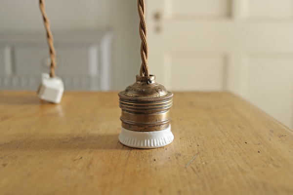1920年代 フランス アンティーク エンボス ロゴ 飴色 陶器 フランジ 真鍮 ソケット ランプ C*/吊り下げ 照明 イギリス アトリエ ライト_画像4