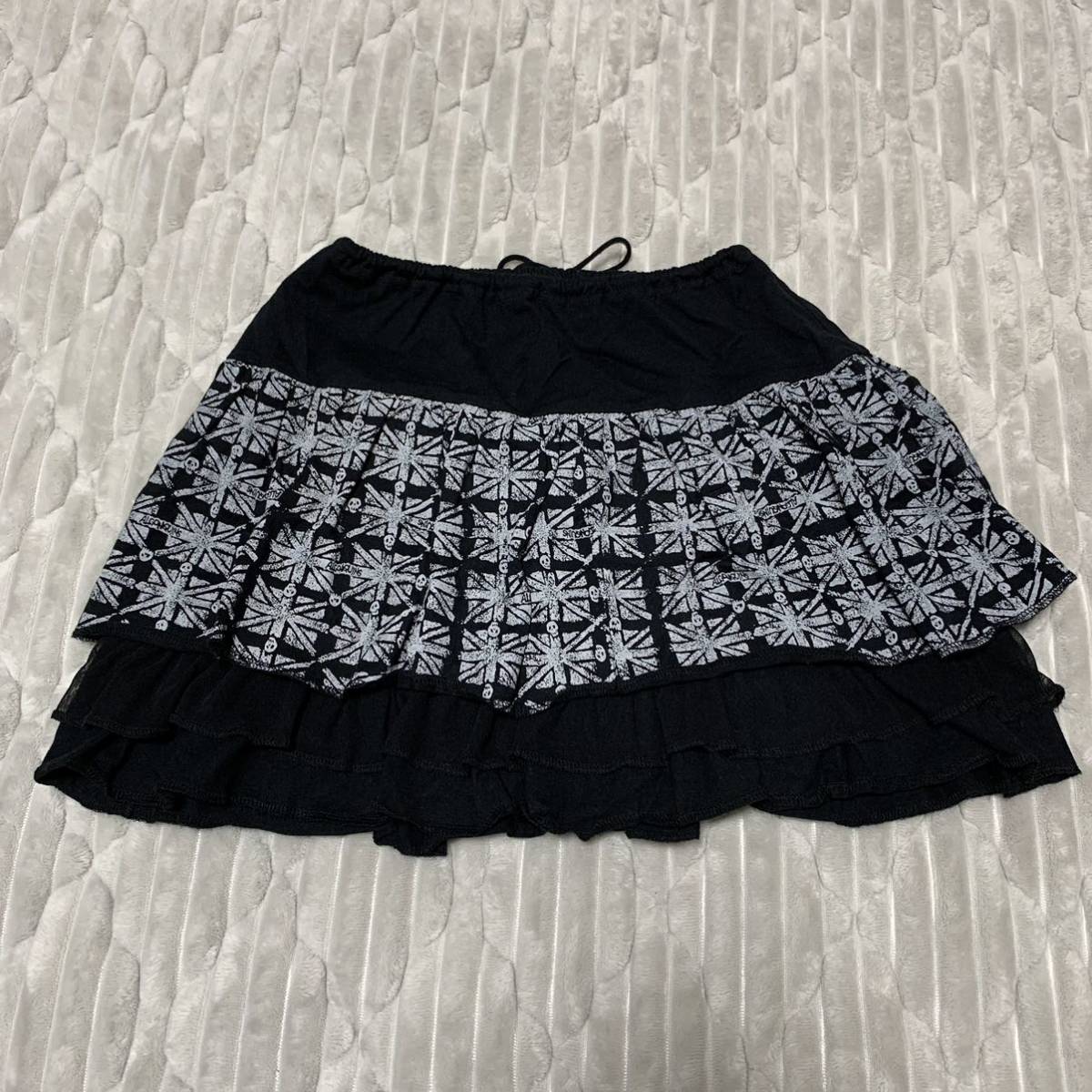 ALGONQUINS Monotone skull pattern frill skirt miniskirt ..3 step frill Algonquins punk Gothic and Lolita Vintage old clothes S size 