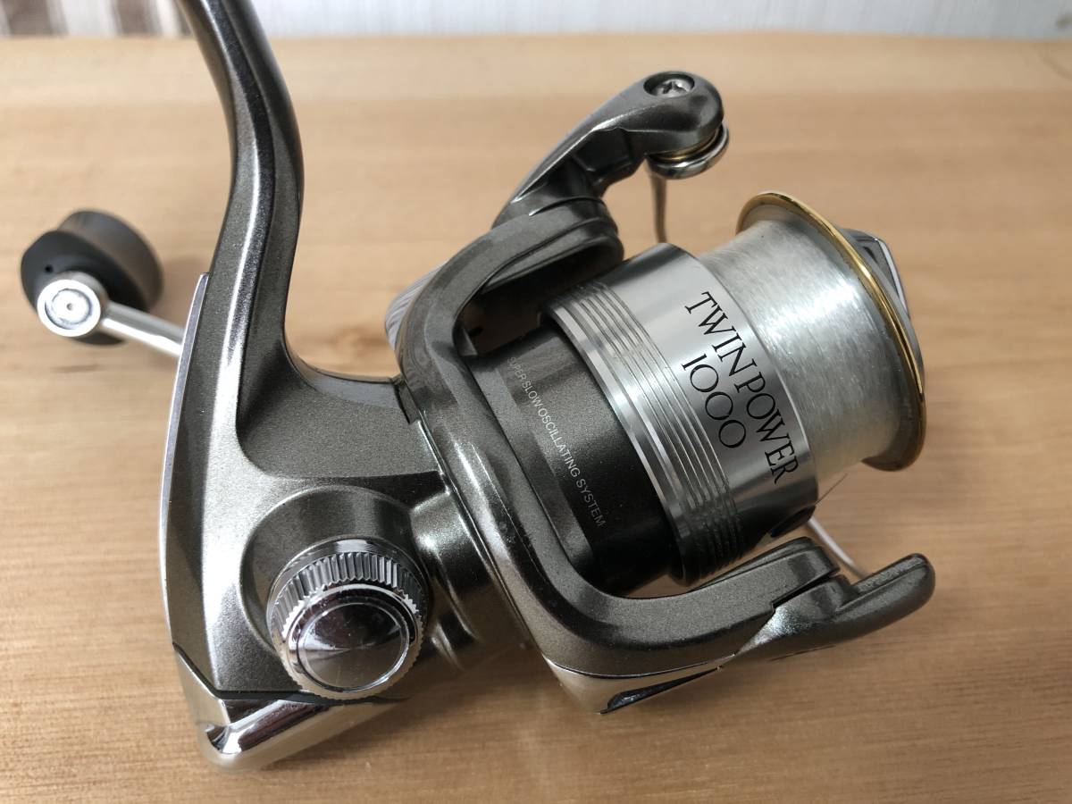 シマノ SHIMANO ツインパワー 1000 ワンシーズンのみ使用 メンテナンス済み 超美品 トラウト バス メバリングなどに 1円スタート_画像4