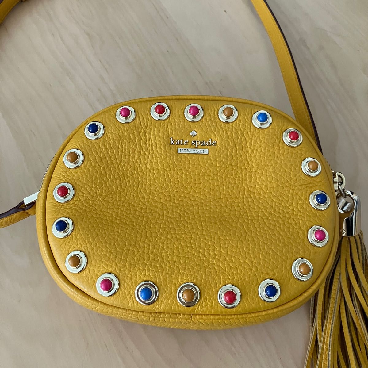 Kate spade ケイトスペード ショルダーバッグ フリンジ カラフル スタッズ 吉高由里子 タラレバ娘 マスタードカラー