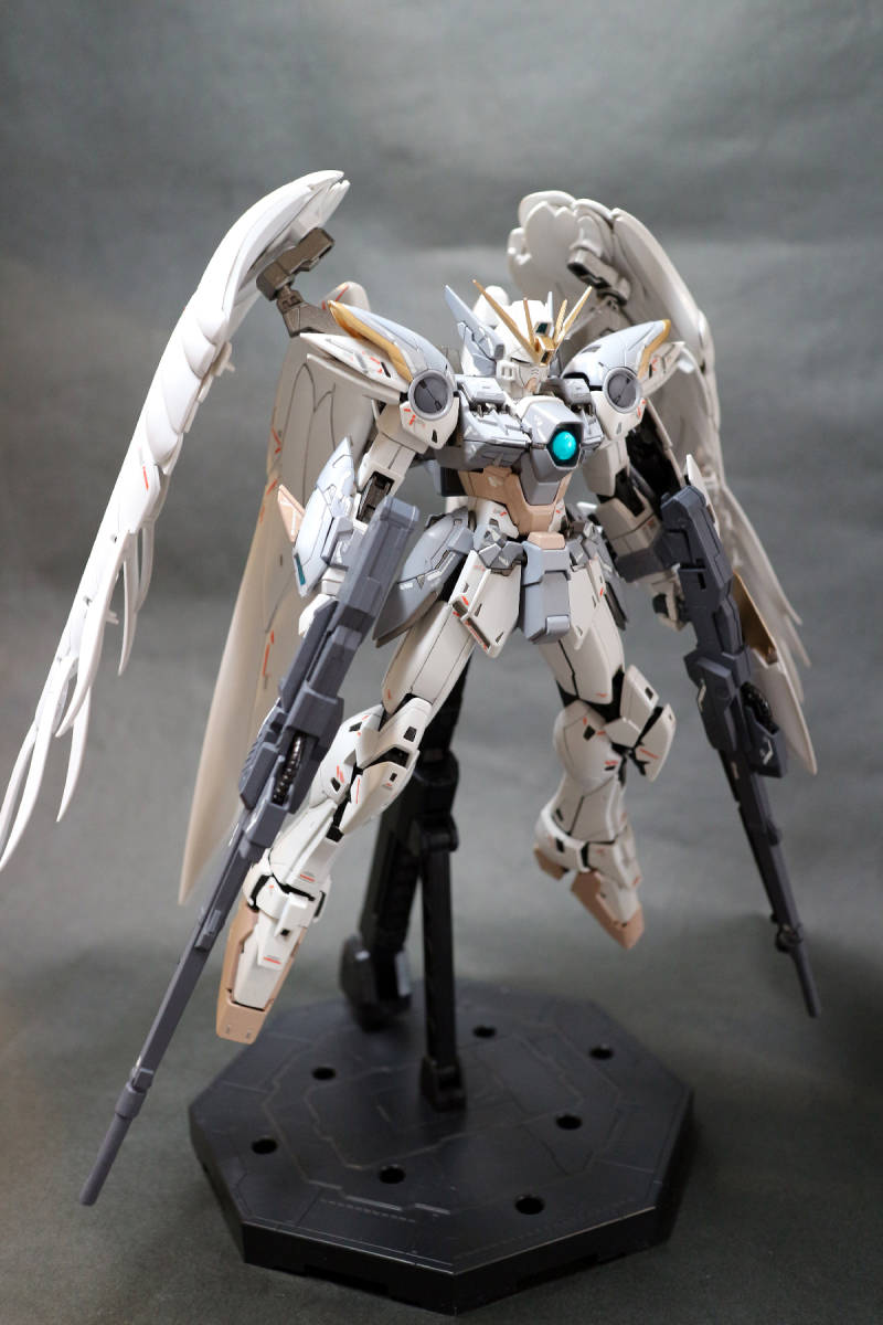 1/100 MG ウイングガンダムゼロ スノーホワイト ver Ka 塗装改造 1/100 MG ウイングガンダムゼロ スノーホワイト ver Ka 塗装改造