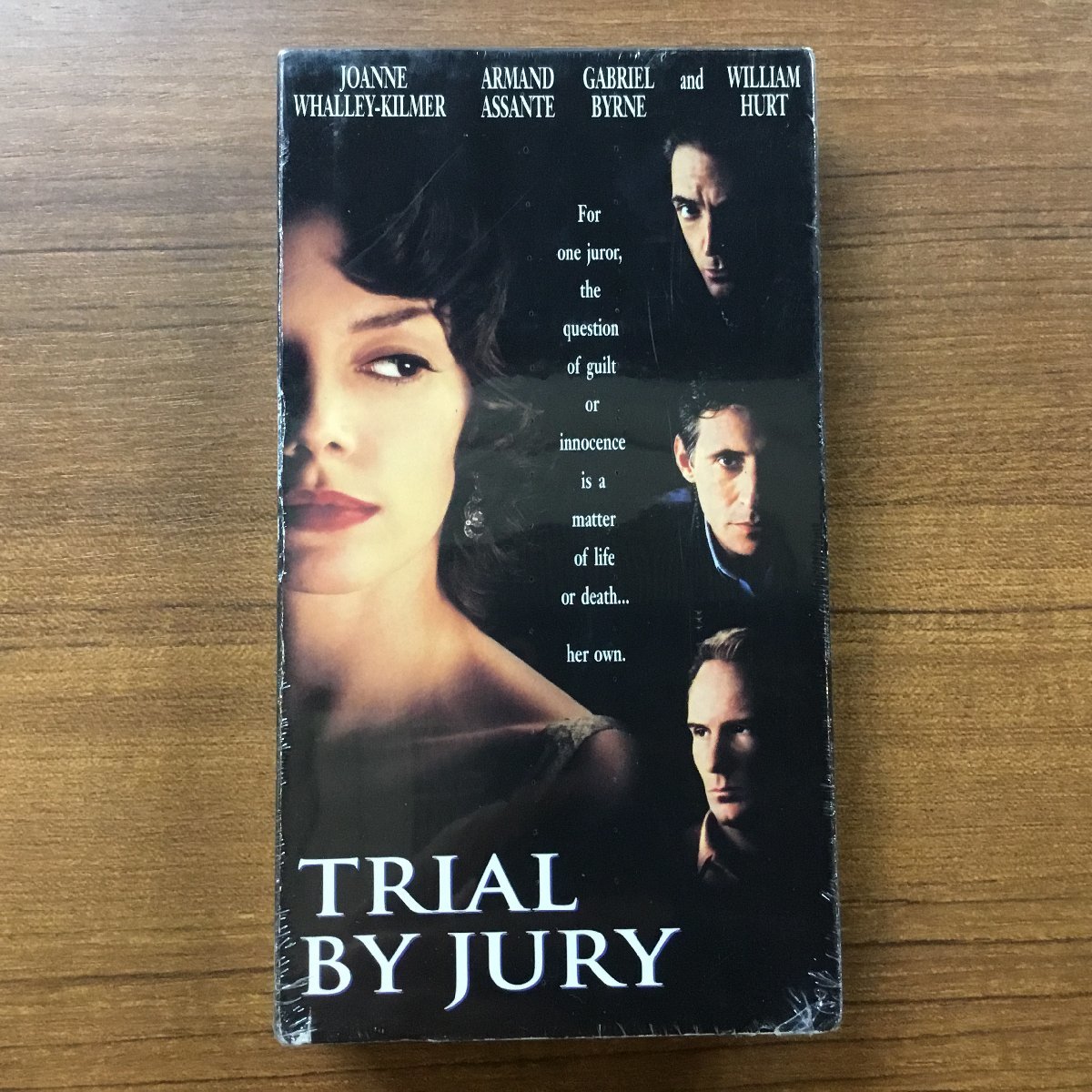  unopened * TRIAL BY JURY../ JOANNE WHALLEY-KILMER, ARMAND ASSANTE, GABRIEL BYRNE, WILLIAM HURT VVHS 11825