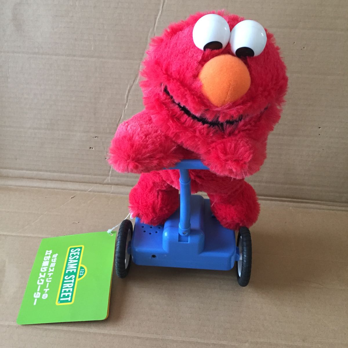 ELMO セサミストリートの立ち乗りスクーター SESAMESTREET エルモ 新品 アミューズメント景品 非売品 プライズ品 ぬいぐるみ 動く_画像1