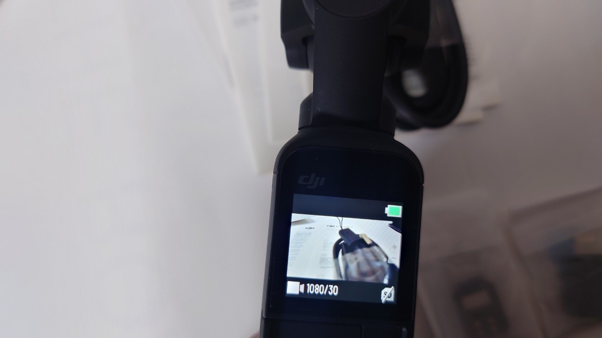 DJI アクションカメラ 「DJI Pocket 」3軸ジンバル 4Kカメラ【おまけ付】
