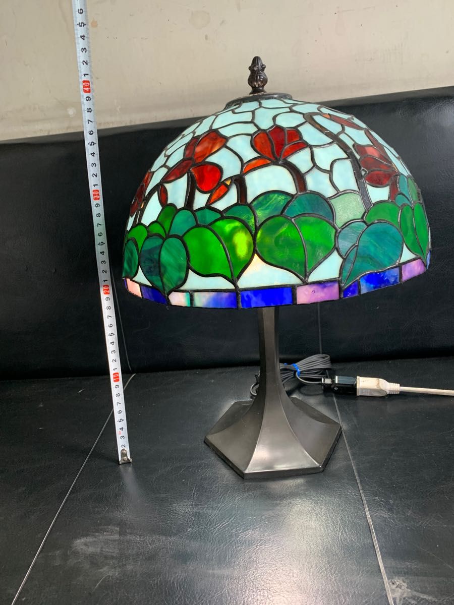 ステンドグラスランプ　　 ステンドグラス　傘径３１cm  高さ約４１cm   照明器具