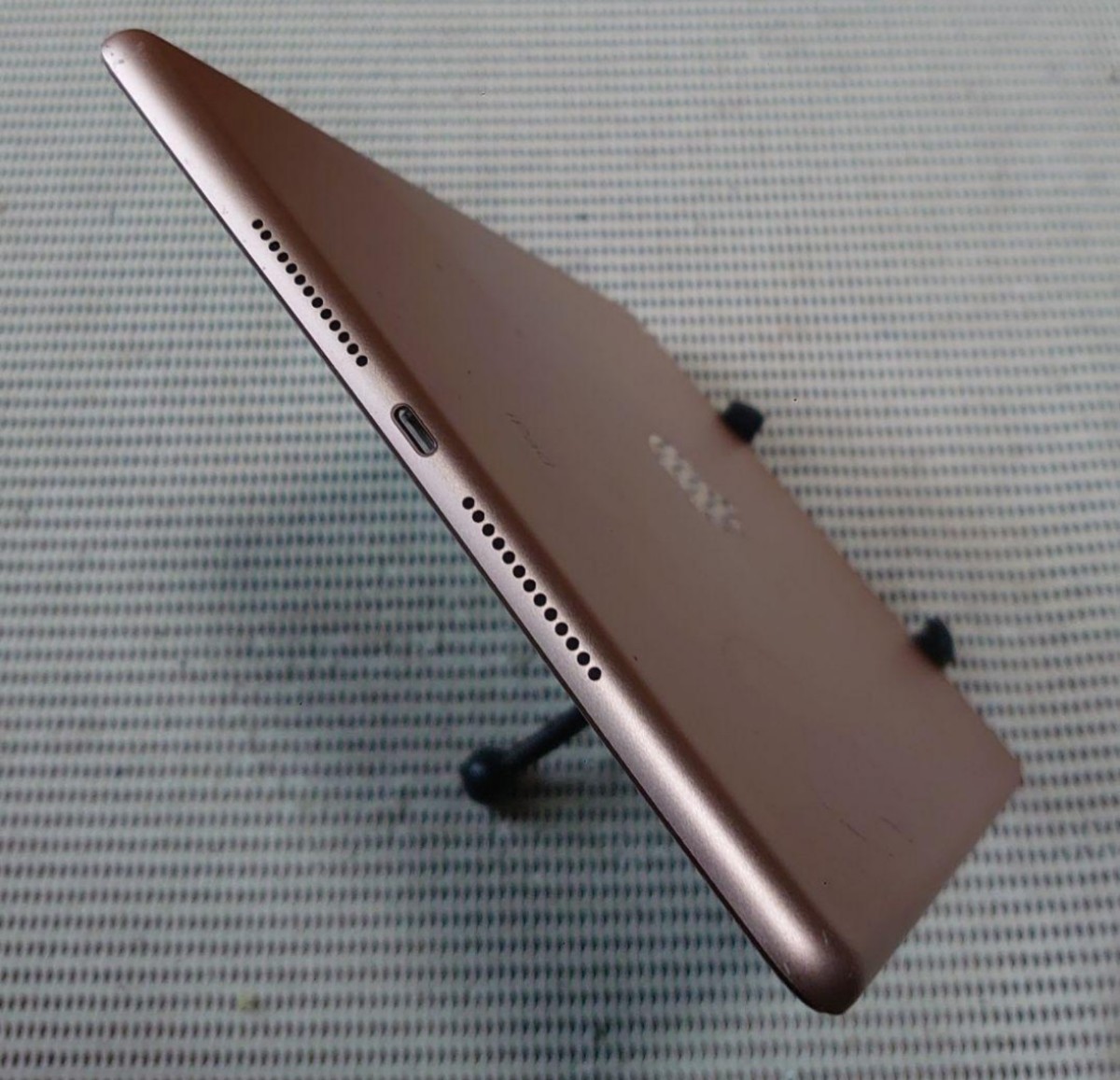 iPad第7世代(A2197)本体32GBローズゴールドWi-Fiモデル充電器付き完動