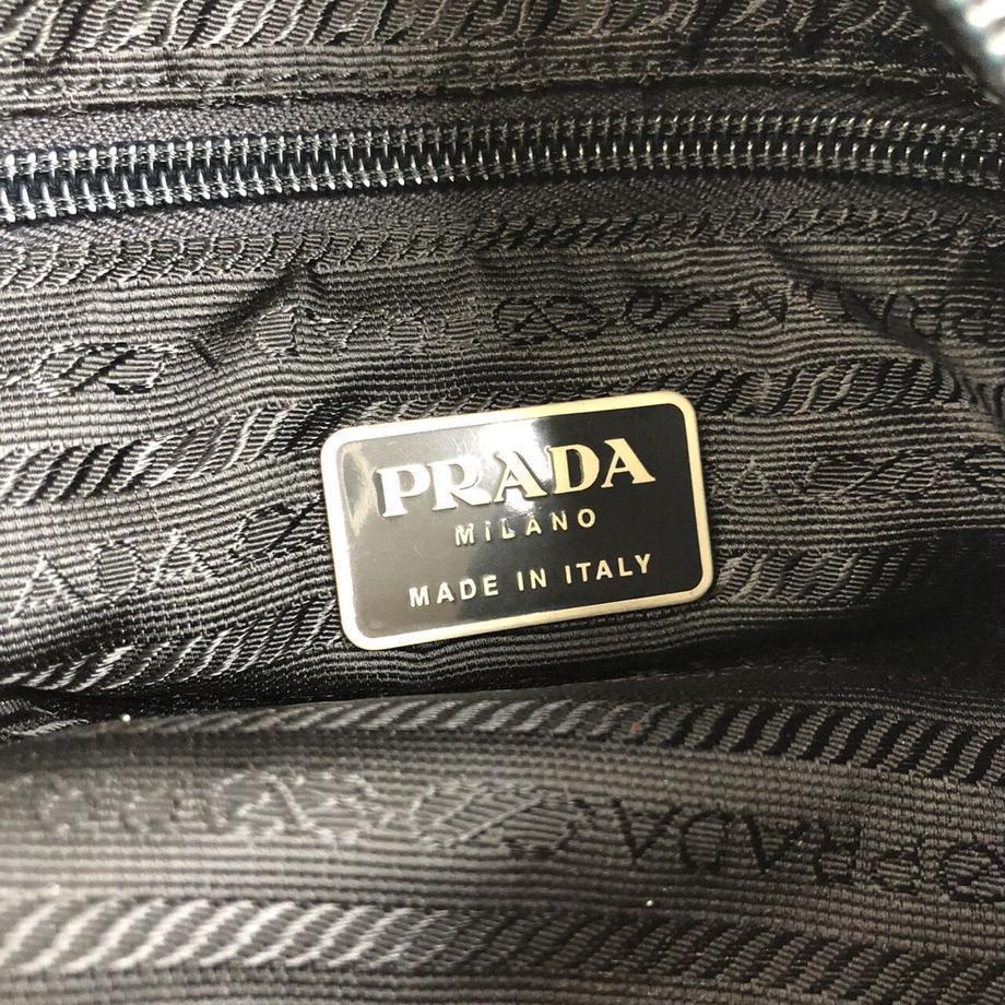 PRADA プラダ ナイロン ロゴプレート ショルダーバッグ ブラック