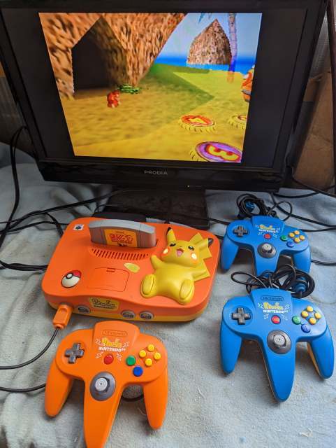 S:ピカチュウ Nintendo 64 NUS-101(JPN) 本体 オレンジ S:ピカチュウ Nintendo 64 NUS-101(JPN) 本体 オレンジ