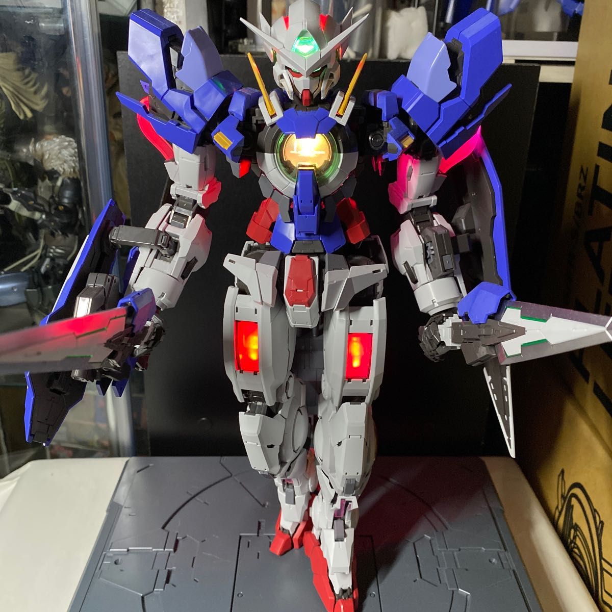 PG 機動戦士ガンダム00 ガンダムエクシア (LIGHTING MODEL) - プラモデル