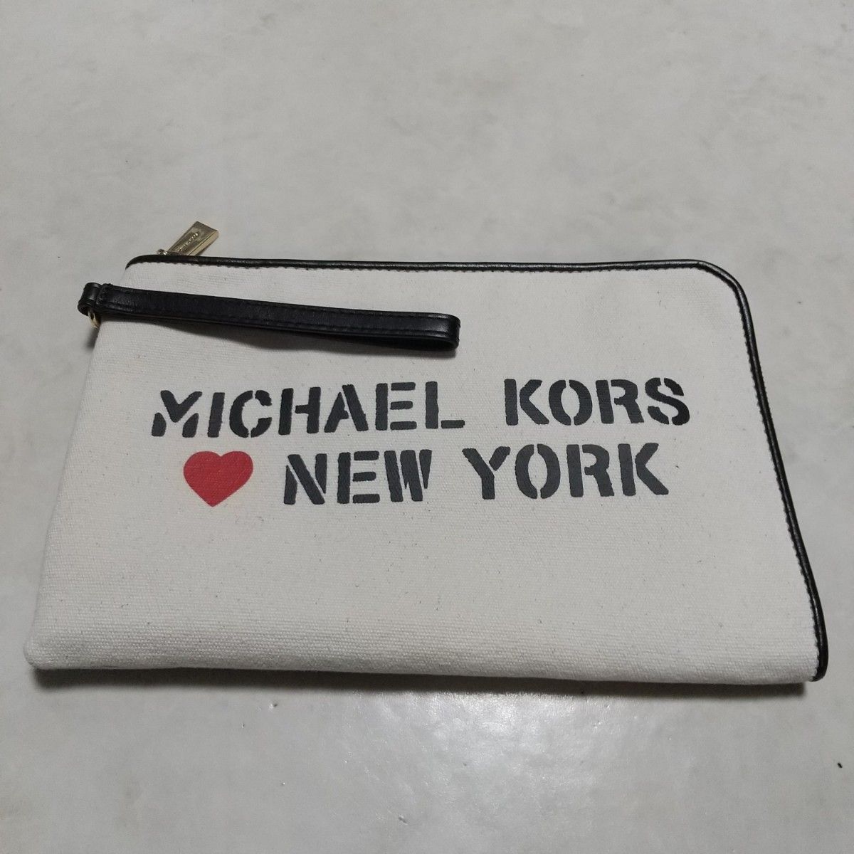 美品 マイケルコース MICHAEL KORS ニューヨークロゴ クラッチバッグ レア 