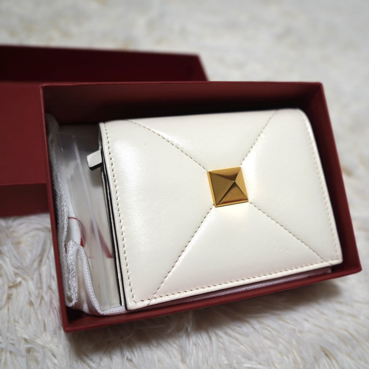 VALENTINO】 ヴァレンティノ ローマンスタッズ 二つ折り財布 財布