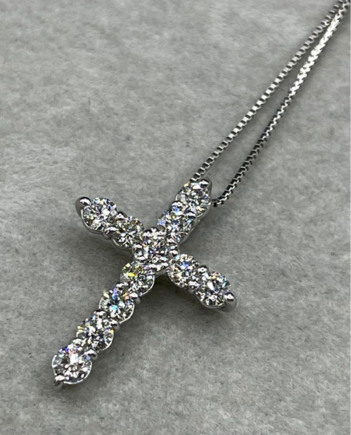 _^ 極美品 高級天然ダイヤモンドクロスプラチナネックレストップ 0.50