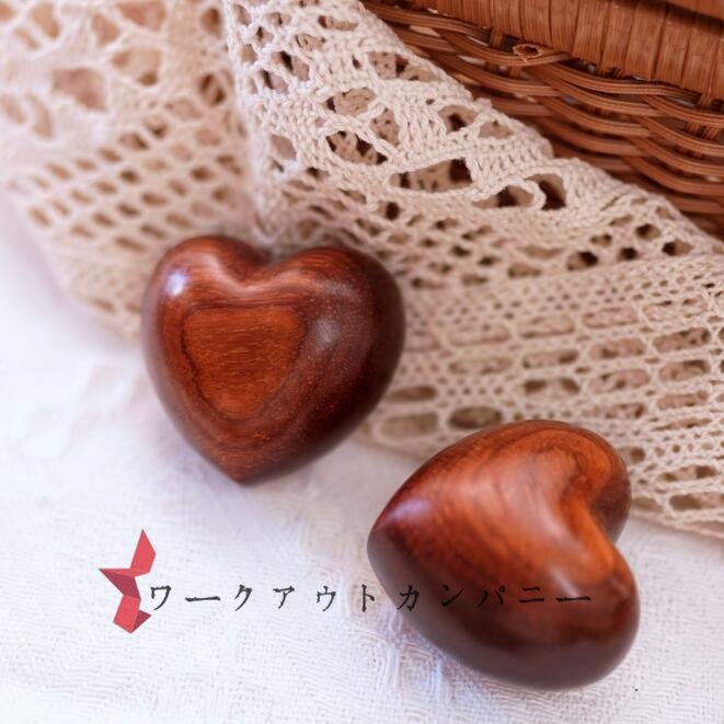 新品　小物　手作り　木製　小物入れ　彫刻　　飾り物　「心形」　木彫　紫檀　１粒_画像3