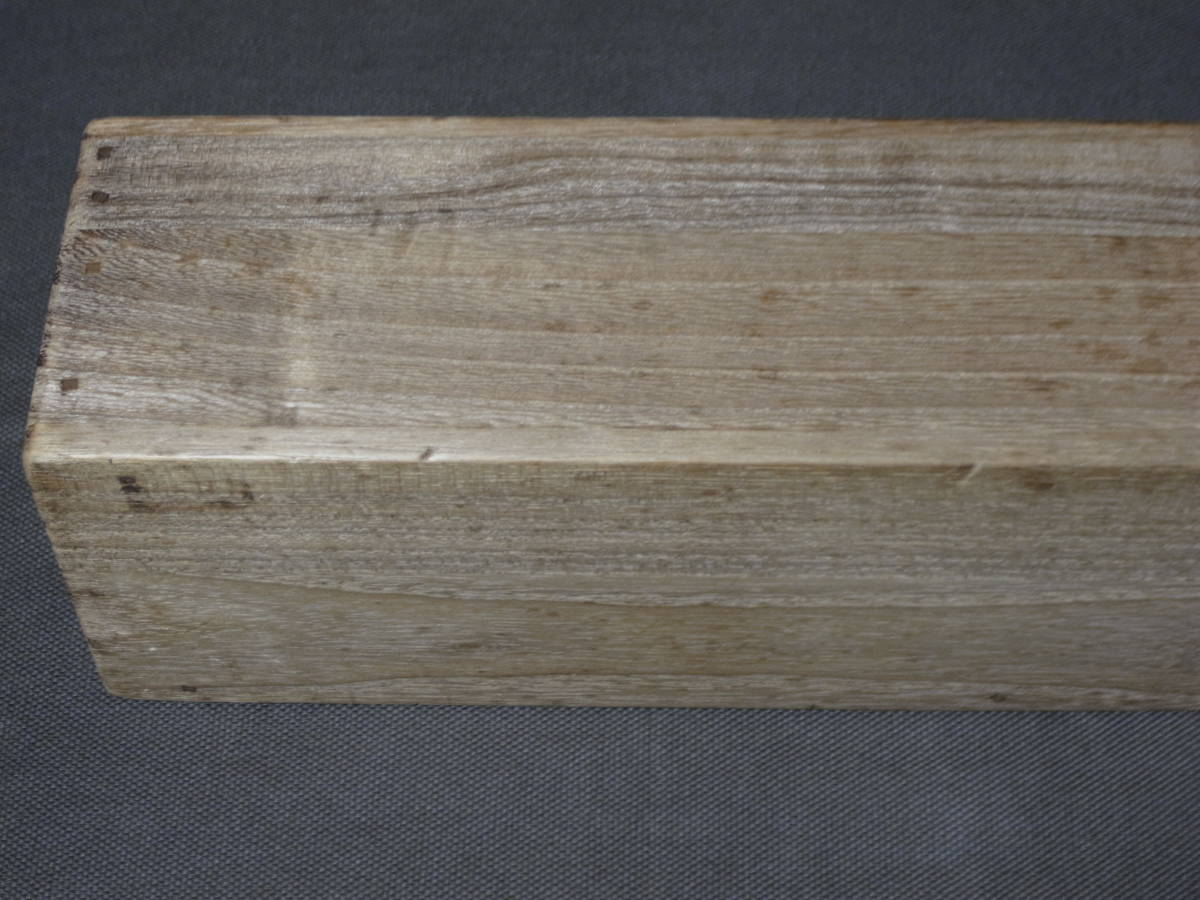 掛軸用 木箱　（外寸法:56.7cm 内寸法:54.6cm）II01/ 掛け軸用 空き箱 桐材製 収納箱 桐箱 無地 保管箱 保存箱_傷痕が見られます。