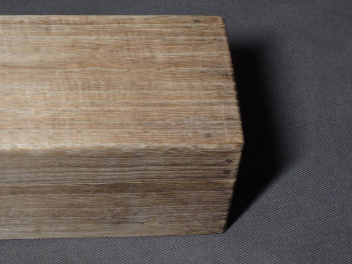 掛軸用 木箱　（外寸法:56.7cm 内寸法:54.6cm）II01/ 掛け軸用 空き箱 桐材製 収納箱 桐箱 無地 保管箱 保存箱_傷痕が見られます。