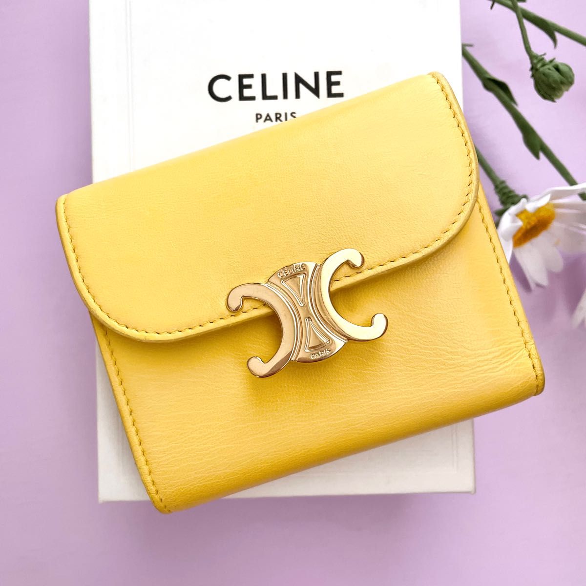 美品 セリーヌ CELINE トリオンフ 三つ折り財布 イエロー 金運アップ