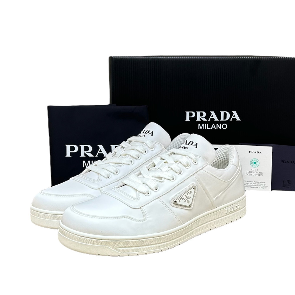 新品 サイズ7.5 PRADA ホワイトトライアングル ロゴ ナイロン スニーカー 26.5cm プラダの画像1