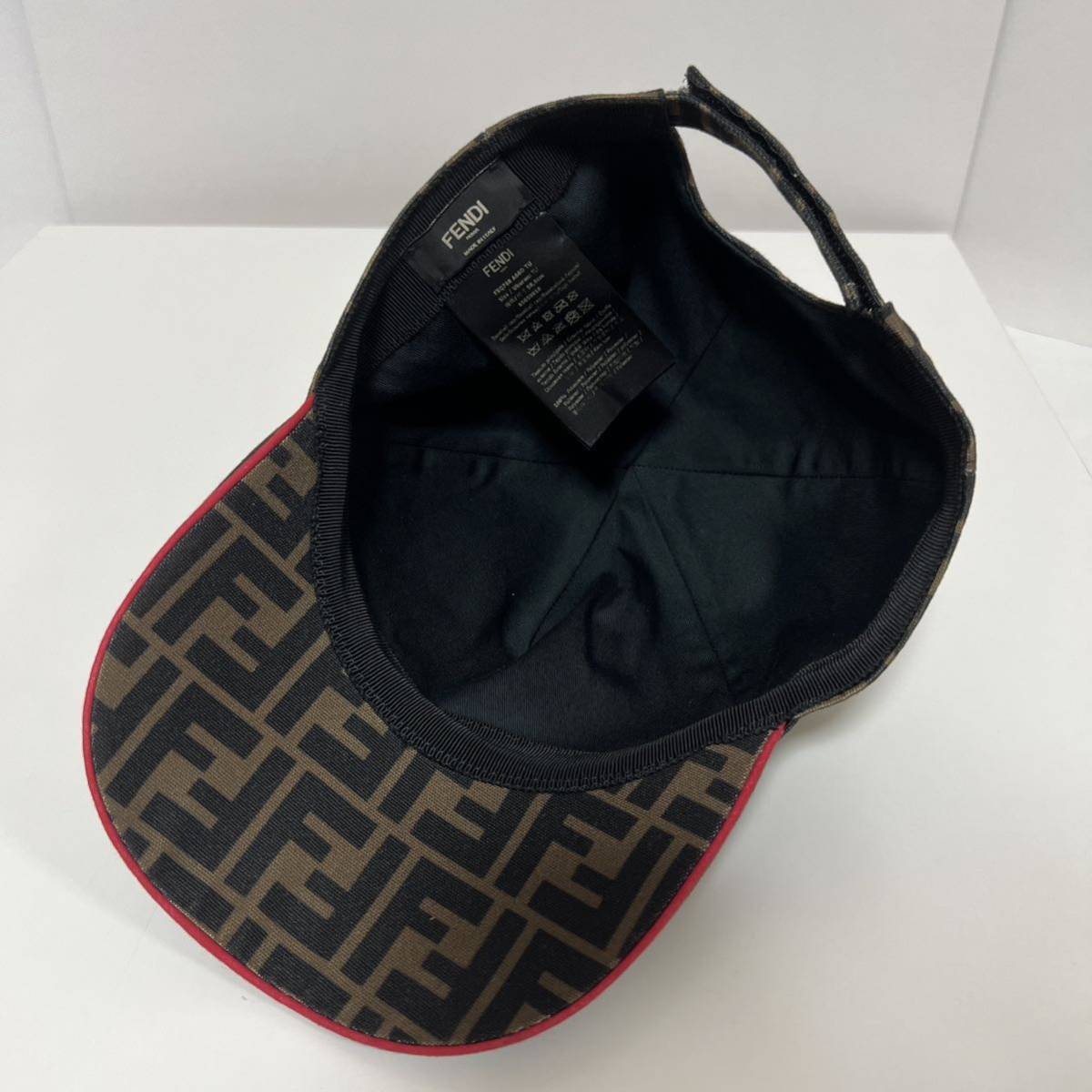 FENDI フェンディ FXQ768 ベースボールキャップ ズッカ柄 ブラウン