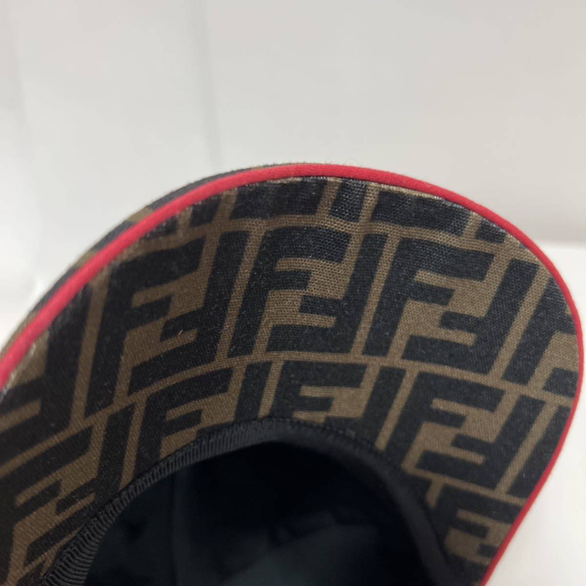 FENDI フェンディ FXQ768 ベースボールキャップ ズッカ柄 ブラウン
