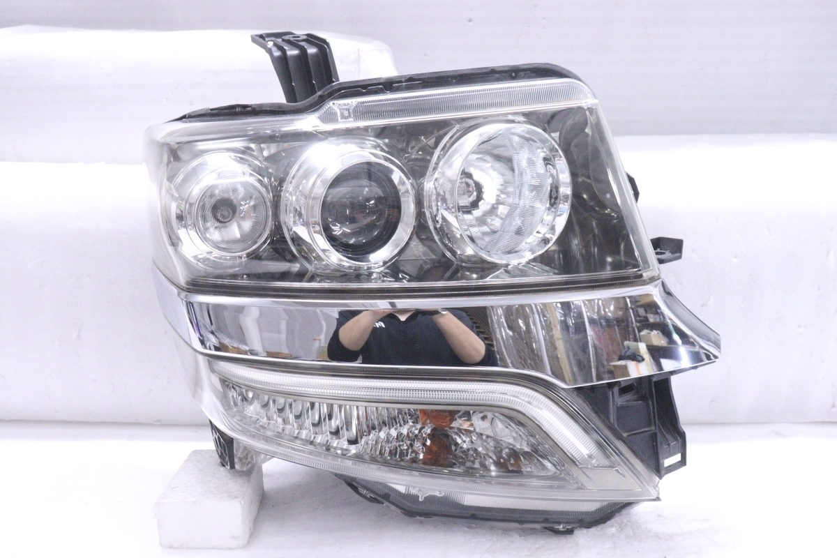 35-416★HID JF1 N-BOXカスタム★右ヘッドライト KOITO 100-62038 打刻:４ ユニット スモークメッキ 純正★ホンダ (DM)_画像1