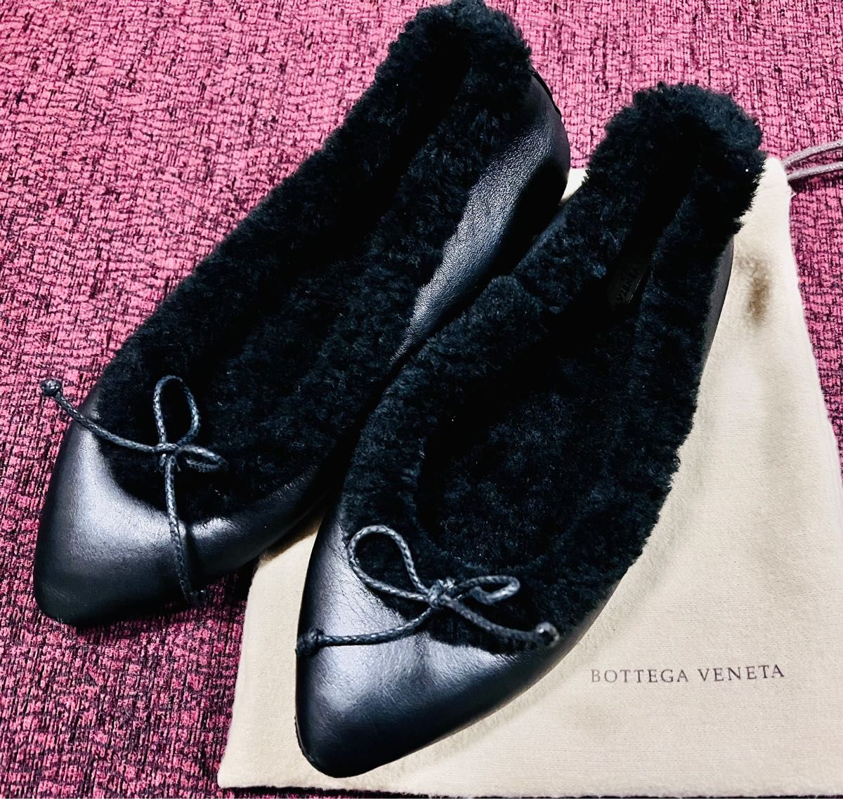 【極美品】BOTTEGA VENETA 本革ムートン フラットシューズ 黒色