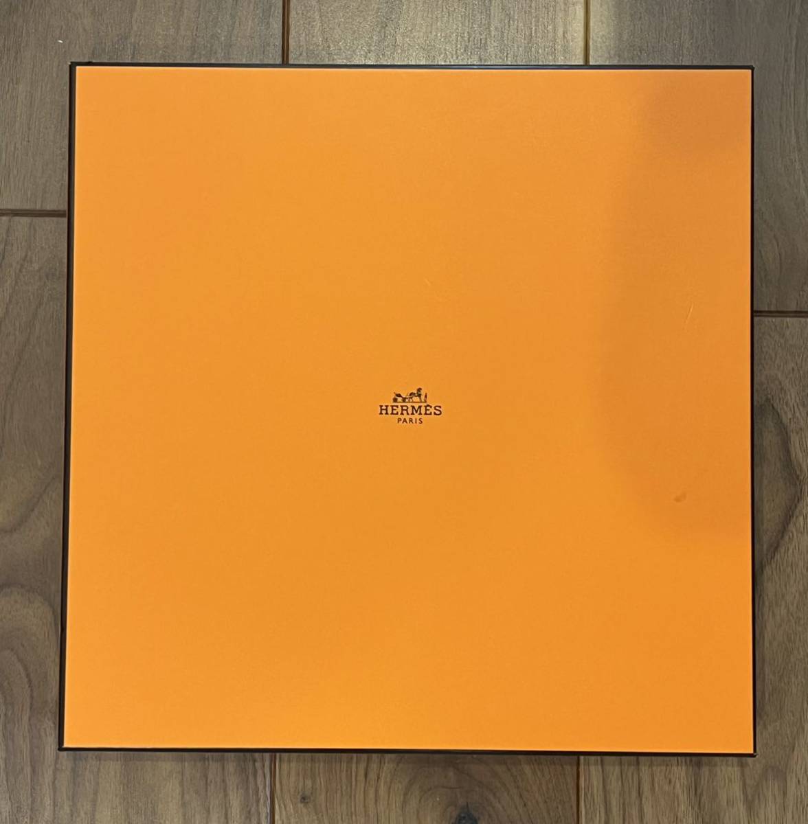 Hermes エルメス　モザイク ゴールド　ヴァンキャトル　23cm×23cm プチカレ スクエアプレート No.5 新品未使用　専用箱　ショップカード_画像6