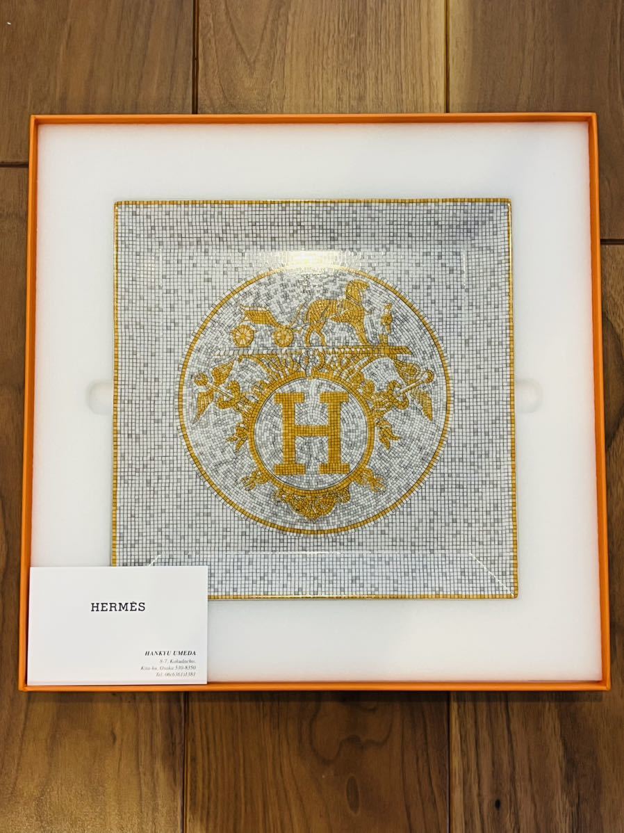 Hermes エルメス　モザイク ゴールド　ヴァンキャトル　23cm×23cm プチカレ スクエアプレート No.5 新品未使用　専用箱　ショップカード_画像1