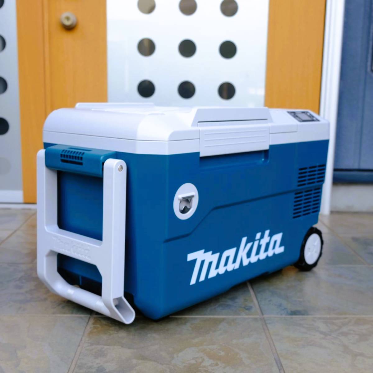 makita】 充電式保冷温庫 18V バッテリ・充電器別売 CW180DZ