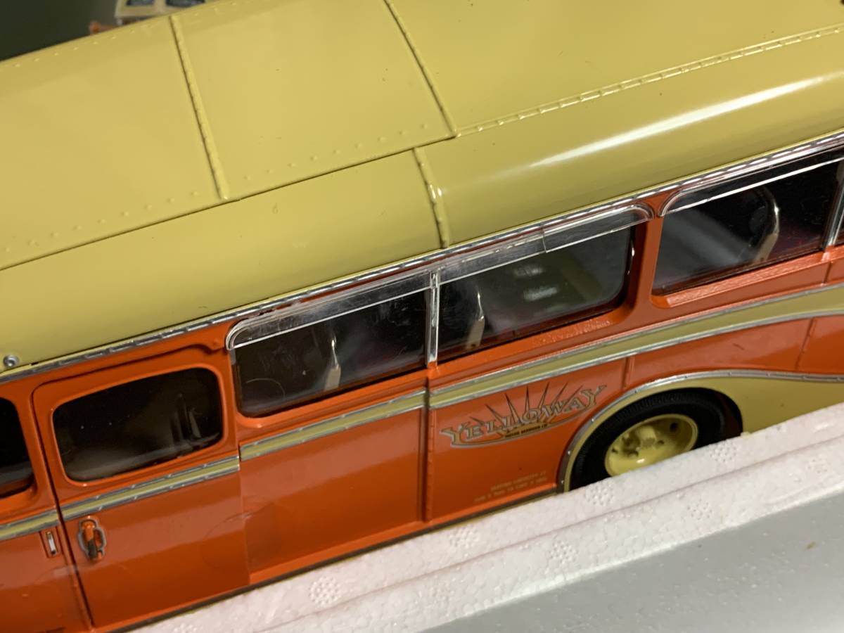  Sunstar made 1/24 1947 bed Ford bus : yellow +.USED a little defect 