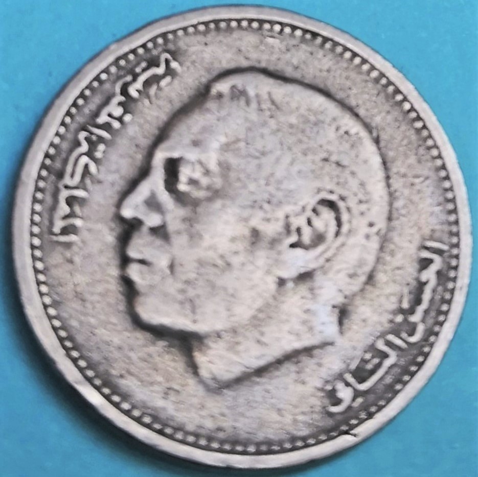 ...　1974 год ...6...  левый ...　... значок  　... 1...　 монета 　24 ㎜ ♪...63  йен ～