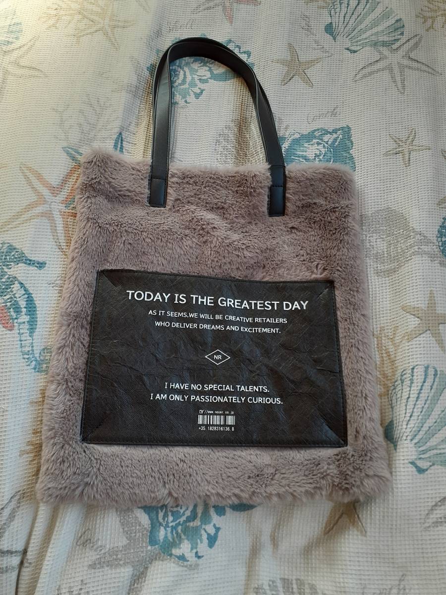 nouer 「TODAY IS THE GREATEST DAY」ファートートバッグ　ライトグレー　新品_画像1