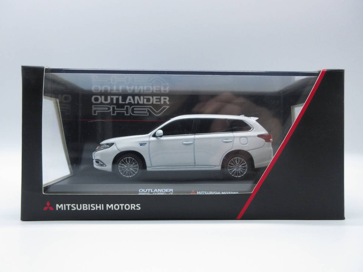 1/43 三菱　2代目アウトランダー　OUTLANDER PHEV 後期　ディーラー特注 ミニカー　ホワイトパール　カラーサンプル