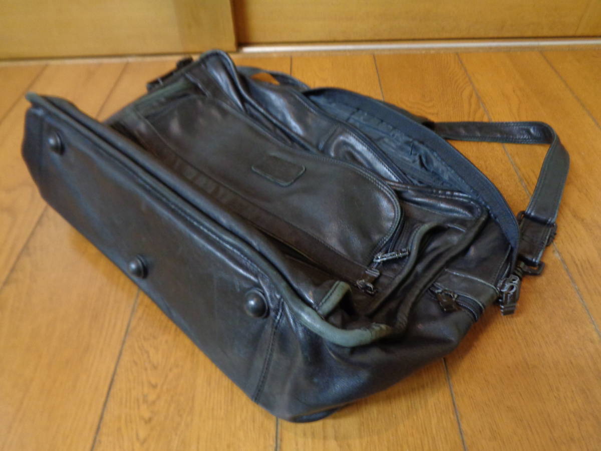 TUMI トゥミ 鞄 カバン 925D3 ウィークエンド ブリーフ ビジネスバッグ 鍵付 革 レザー サイズ:幅45㎝×奥行19㎝×高さ30㎝ ブラック 黒_画像3