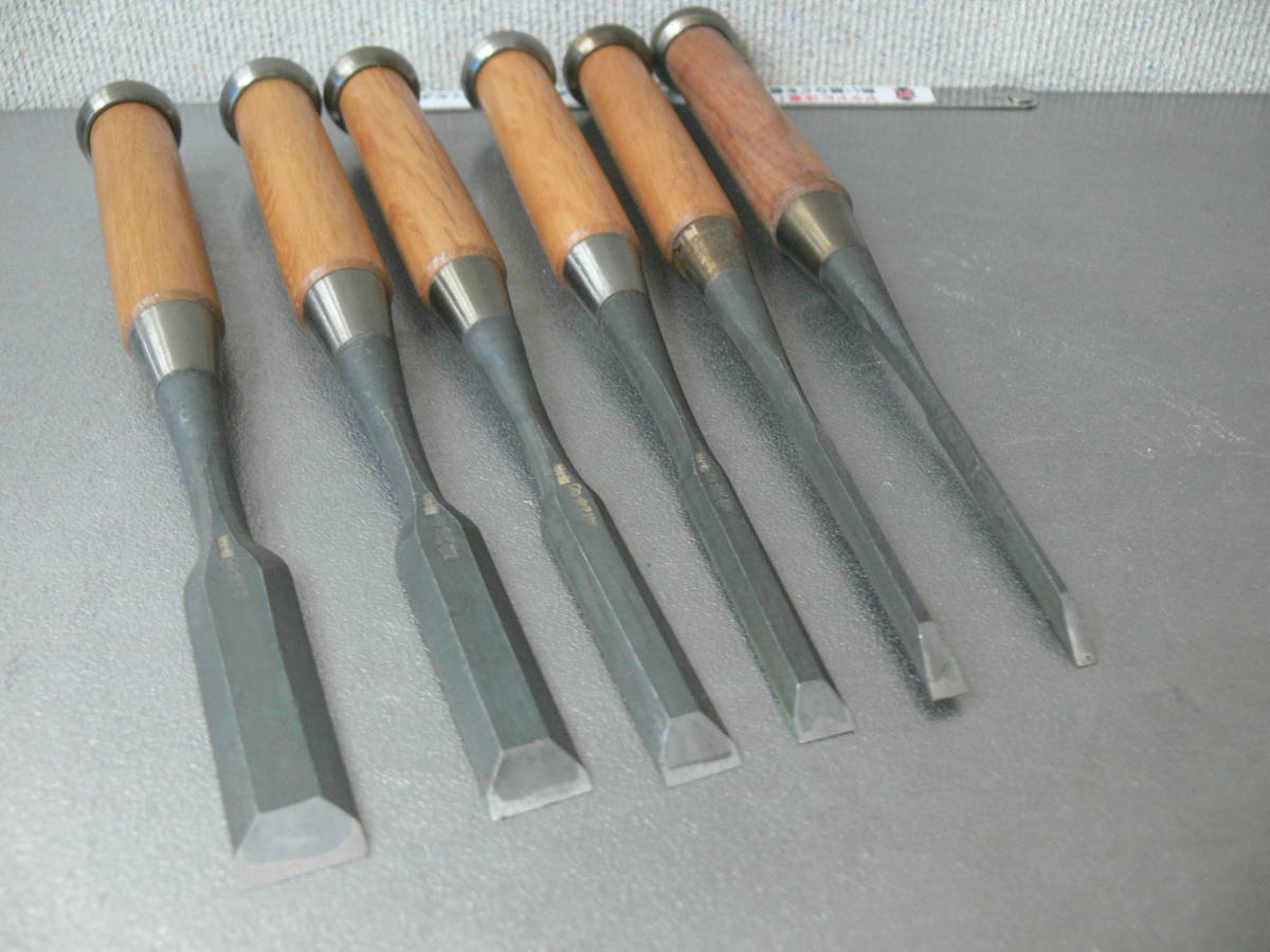 珍品 登録 蝶々「義廣」 大入 追入 造作 10本 組鑿 未使用 赤樫柄 珍品 登録 蝶々「義廣」 大入 追入 造作 10本 組鑿 未使用 赤樫柄