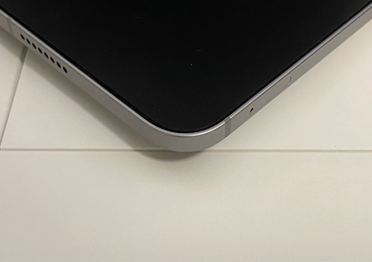 新品同様】iPad Pro 11インチ 第4世代 Wi-Fi ＋セルラー128GB + Apple