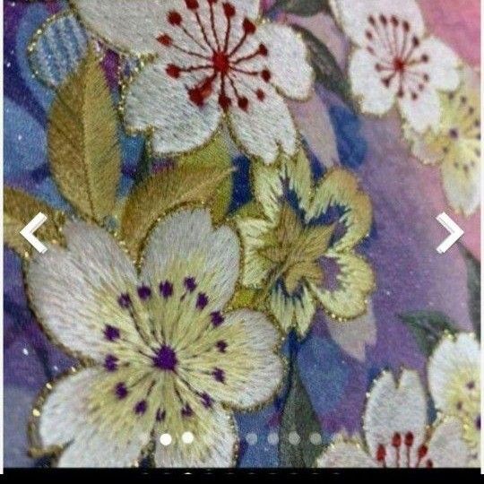 新品未使用*正絹振袖 地柄入り※ちりめん素材で上品な金刺繍小花が