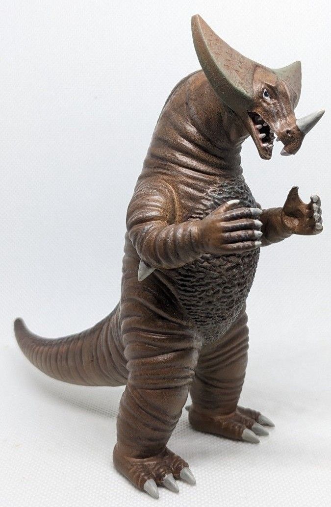 旧キット 古代怪獣 ゴモラ 1/350 塗装済完成品|Yahoo!フリマ 旧キット 古代怪獣 ゴモラ 1/350 塗装済完成品|Yahoo!フリマ