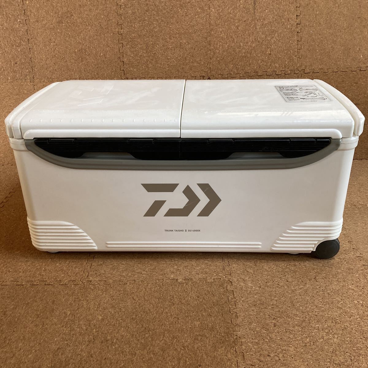 ダイワ トランク大将 SU-4000X 真空パネル クーラーボックス 40L | top