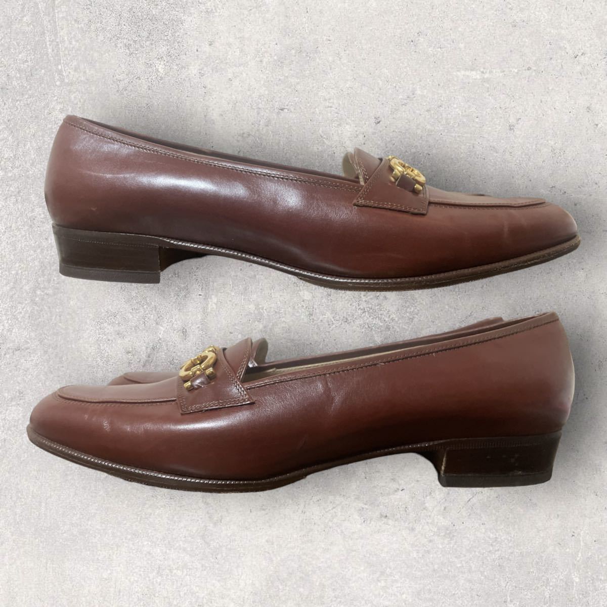 美品 Salvatore Ferragamo フェラガモ イタリア製 レザー ガンチーニ
