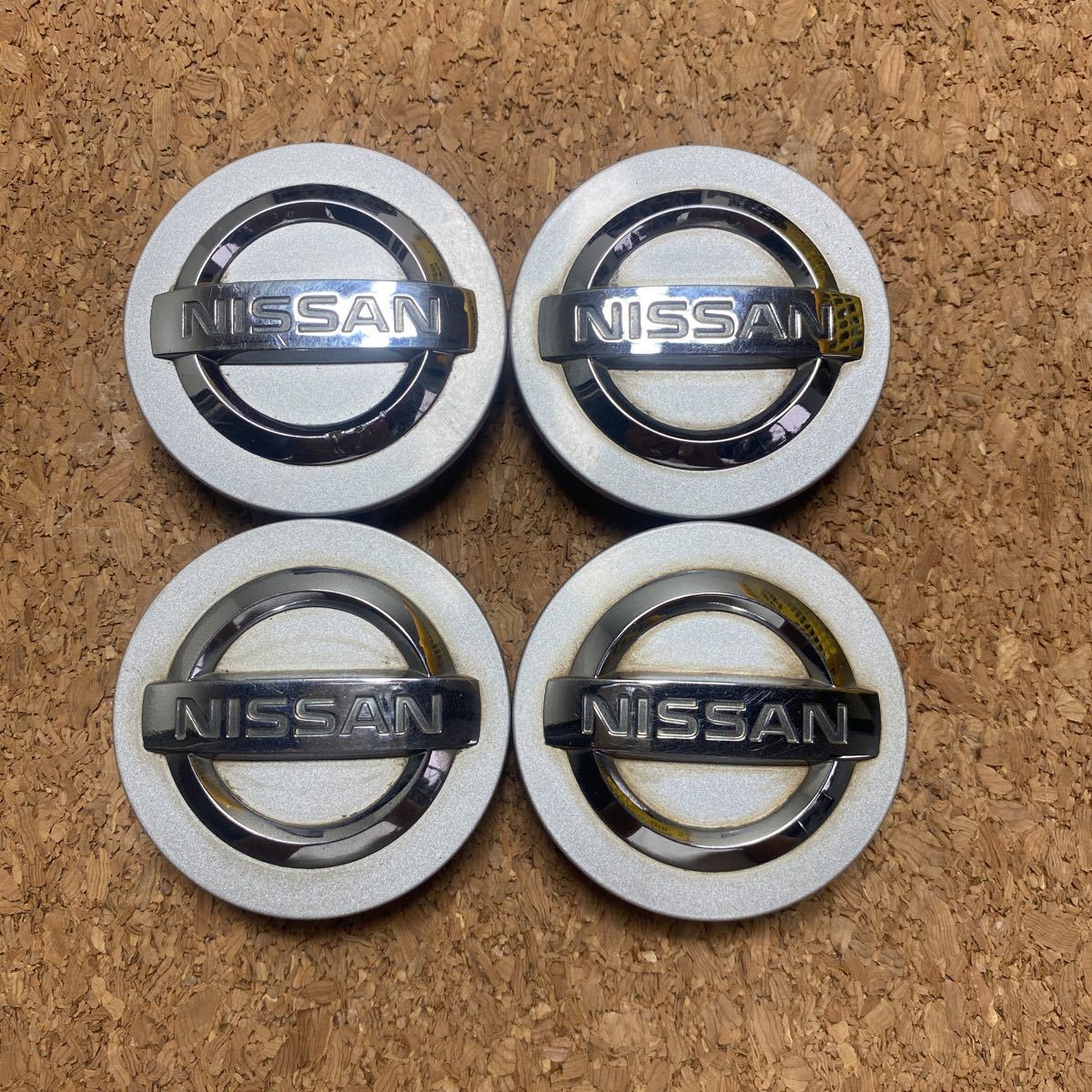 ★即決 送料無料★ R041 日産　NISSAN 純正ホイール　センターキャップ 54mm 4個セット 車　アクセサリー　部品_画像1